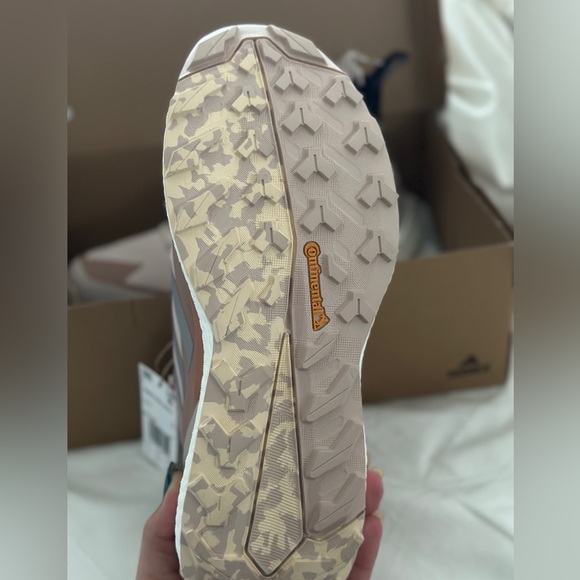 Adidas Womens Terrex Free 2 GTX Hiking Shoes Brown Taupe size 11 NWT new - Picture 4 of 8